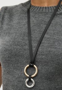Next REGULAR FIT - Colier - black