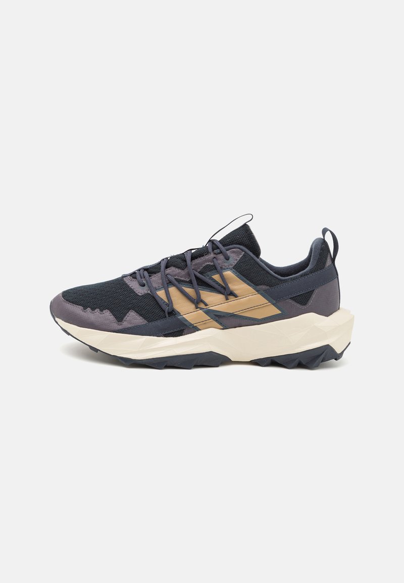 New Balance TEKTREL - Metsajooksu tossud - black