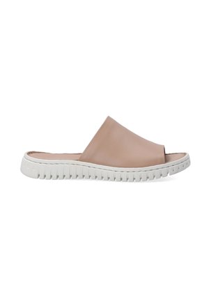 Tan læder slidesandal med åbent tådesign, hvid struktureret sål og minimalistik æstetik. Har en buet overdel for komfort.