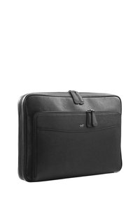Schwarze Leder-Laptoptasche mit strukturiertem Außenmaterial, doppeltem Reißverschluss, Fronttasche mit dezentem Logo und leichter Polsterung.