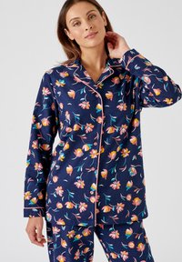 Navy bloemenpyjama set, met felle roze, oranje en turquoise bloemen. Zachte stof met een knoopsluiting en afgewerkt met piping.