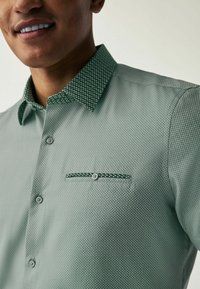 Next TRIMMED  SHORT SLEEVE  - Vapaa-ajan kauluspaita - green