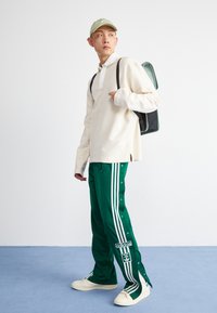adidas Originals ADIBREAK - Träningsbyxor - collegiate green