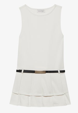Biele bezrukávové šaty s plisovanou sukňou, s čiernym opaskom a zlatými detailmi. Hladká tkanina a priliehavý strih.