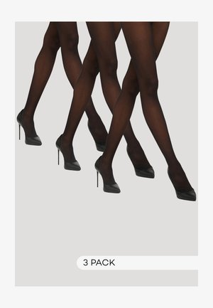 Schwarze transparente Strumpfhosen im 3er-Pack, mit glatter Textur und mattem Finish, kombiniert mit klassischen schwarzen High Heels.