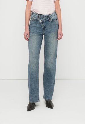 VMTESSA WIDE CROSS - Wide Leg - medium blue denim