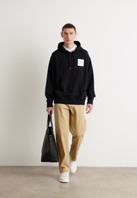 Barbour International MICRO BLOCK GRAPHIC HOODIE - Camisola - black