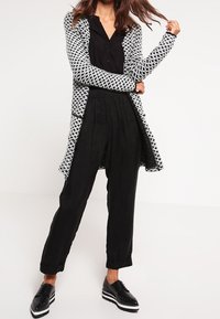 Soyaconcept Chaqueta de punto - black