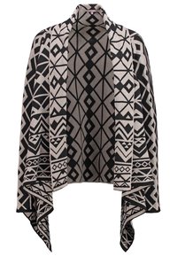 Chal con patrón geométrico en negro y crema que presenta un diseño drapeado con apertura frontal y dobladillo asimétrico. Textura de punto suave y ligero.