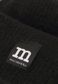 Marimekko PJETTAR - Megzta kepurė - black