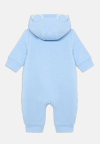 Svetlomodré detské body s kapucňou, ktoré má uši medveďa, dlhé rukávy, rebrované manžety a mäkkú textúru látky. Vhodné pre dojčatá.