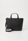 LOGOTAPE MINI TOTE - Håndtasker - black