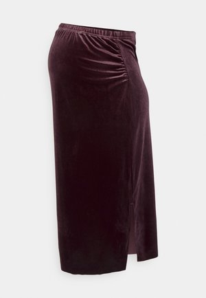 Velvet midi skirt in deep burgundy. Features a gathered side detail and a side slit, with an elastic waistband for comfort. Smooth texture.