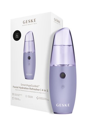 Dispositif rafraîchissant d'hydratation du visage à la lavande avec dessus transparent, bouton rond, présenté à côté d'une boîte blanche avec détails du produit et branding.