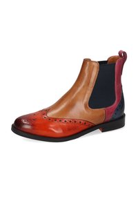 Botín Chelsea de cuero marrón con puntera naranja, detalles perforados, paneles laterales elásticos en azul marino y burdeos, y suela de goma negra.