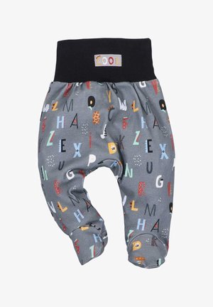 Graue Kinderhose mit einem elastischen schwarzen Bund, die mit einem bunten Alphabet-Muster und verspielten Designs wie Fischen und Augen versehen ist.
