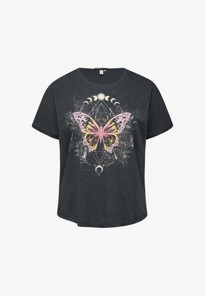 Dunkelgraues T-Shirt mit großem rosa-gelbem Schmetterling, Mondphasen und geometrischem Blumenmuster auf der Vorderseite.
