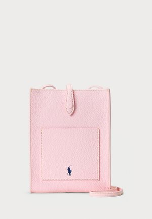 Rosa Leder-Crossbody-Tasche mit strukturiertem Design, strukturiertem Oberflächen, Fronttasche und einem marineblauen Logodetail. Verstellbarer Tragegurt ist enthalten.