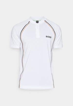 Paita polo valkoinen, valmistettu verkkomateriaalista, mustilla ja kultaisilla raidoilla sivuilla sekä kahden napin nappilistalla, jossa on logo rinnassa.