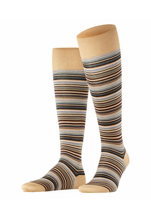 Calcetines de color beige hasta la rodilla con rayas horizontales multicolores en marrón, azul y crema. Banda superior acanalada y área del dedo del pie lisa.
