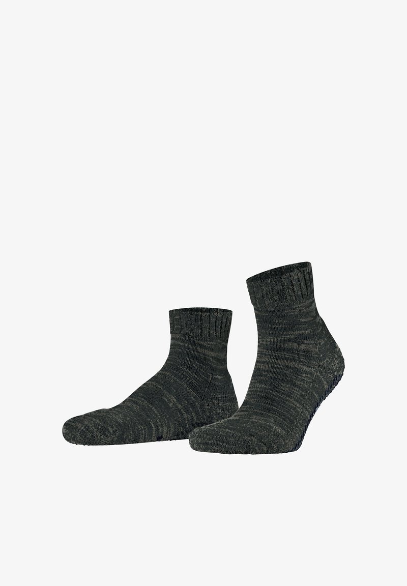 Paire de chaussettes tricotées gris foncé jusqu'à la cheville, avec des bords texturés et des bouts et talons renforcés, présentées sur une forme de pied invisible.