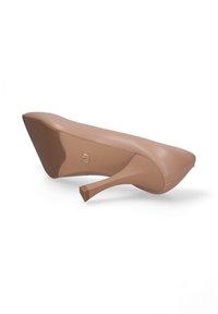 Punta nuda in pelle con una silhouette elegante, punta affusolata e un tacco sottile e affilato. Texture liscia con una leggera lucentezza.