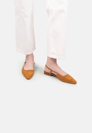 MILENA SQUARE TOE HEELS - Balerini cu baretă la spate - brown