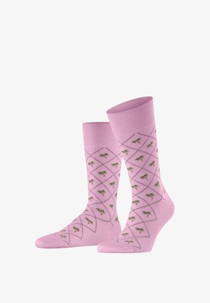 Paire de chaussettes roses montantes jusqu'au mollet avec un motif de palmiers verts à l'intérieur de losanges sur fond blanc.