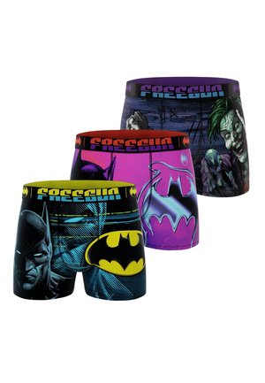 Trois paires de boxers sur le thème de Batman avec le visage de Batman, le logo, le visage du Joker et des croquis de personnages dans des couleurs vives.