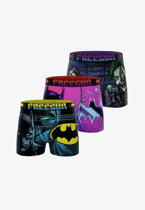 Trois paires de boxers sur le thème de Batman avec le visage de Batman, le logo, le visage du Joker et des croquis de personnages dans des couleurs vives.