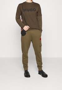 HUGO Printtipaita - dark green