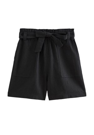 Pantalones cortos negros de cintura alta con cinturilla elástica, cinturón que se ata uno mismo y dos bolsillos tipo parche delanteros, mostrados sobre un fondo blanco.