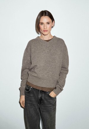 - Sweter