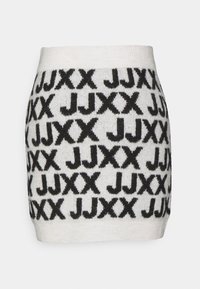 Mini-jupe en maille blanche avec motif répété "JJXX" en noir, taille et ourlet côtelés.