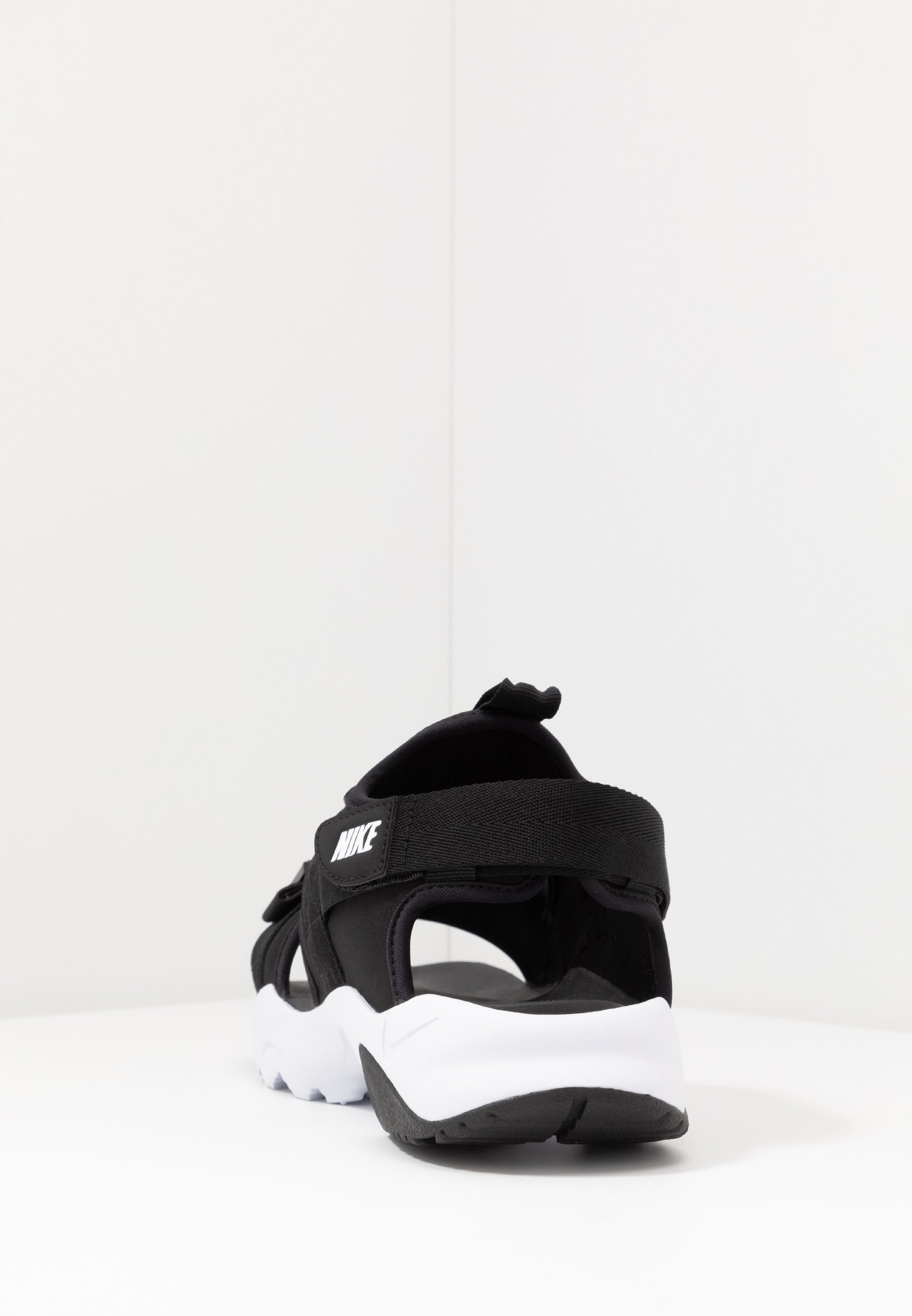 Nike Sportswear CANYON - Sandalias de senderismo - black/white/negro -  Zalando.es