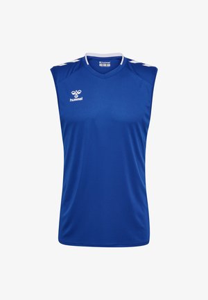 Bezrękawnik w kolorze niebieskim, sportowy, z białym logo hummel na piersi oraz białymi wzorami w kształcie szewronów na ramionach, dekolt w kształcie litery V.