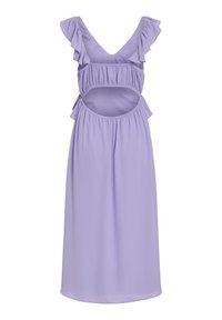 Robe lilas en tissu léger avec des bretelles volantées, un corsage ajusté aux côtés ajourés et une jupe fluide mi-longue.