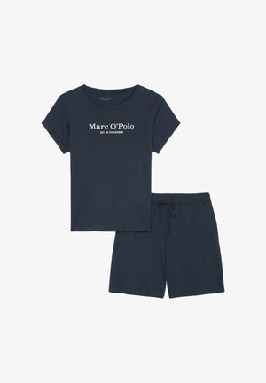 Set di pigiama in cotone di un blu scuro, composto da una t-shirt a maniche corte con testo bianco del brand e pantaloni corti abbinati con elastico in vita e tasche.