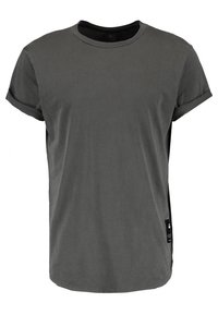 Pánské tričko s krátkým rukávem a kulatým výstřihem v tmavě šedé barvě z bavlny. Má ohrnuté rukávy, volný střih a lem s detailním štítkem na bocích.