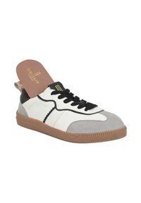 Sneaker bianco e grigio con accenti neri, punta in suede, suola in gomma e cuciture a contrasto. Presenta un inserto estensibile e una soletta rimovibile.