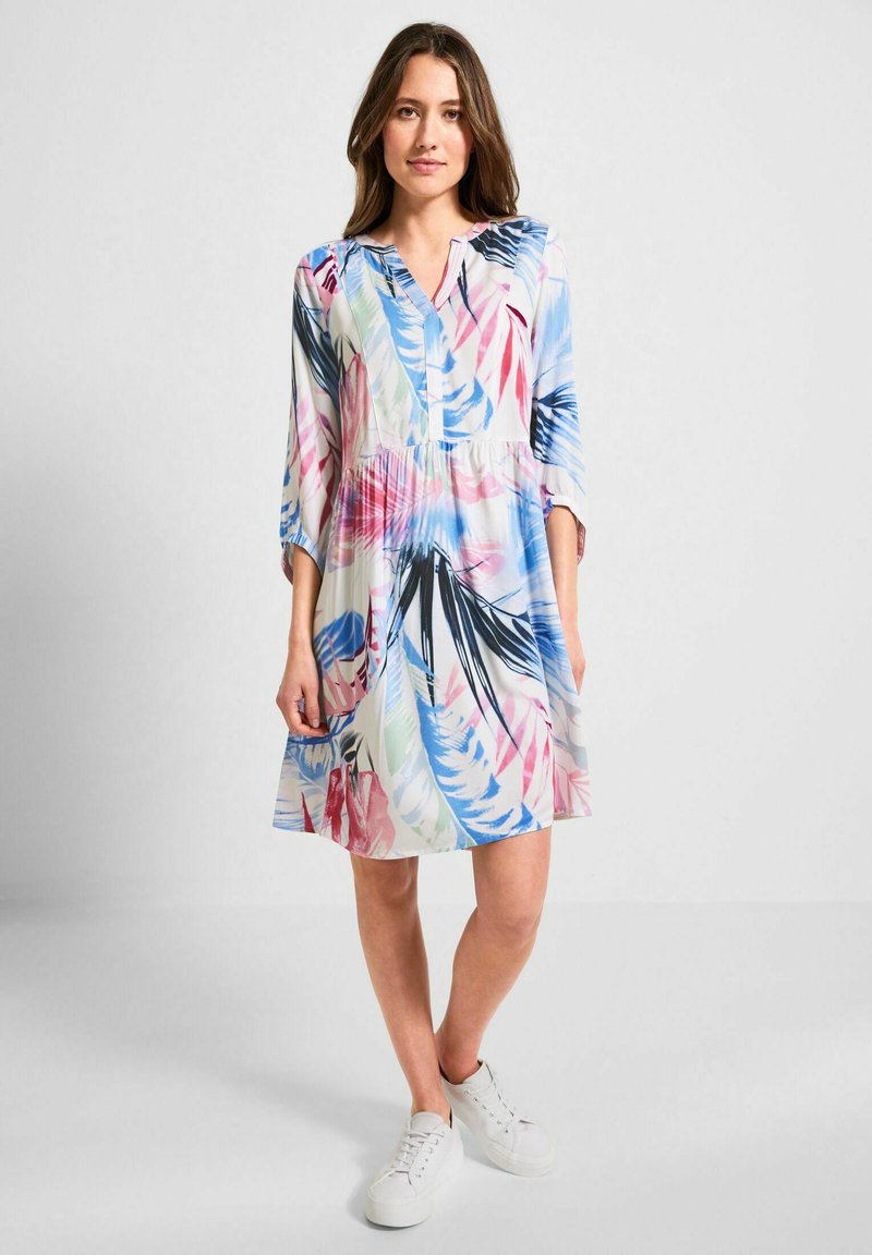 Cecil MIT BLÄTTERPRINT - Day dress - weiß