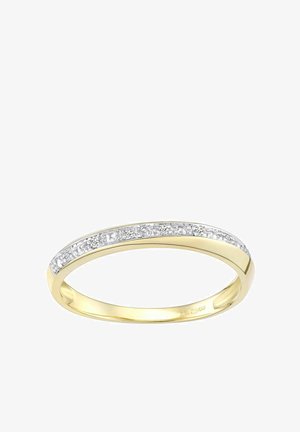 Anello d'oro con una fascia liscia e un accento in argento. La parte superiore presenta una fila di pietre trasparenti scintillanti incastonate in un canale.