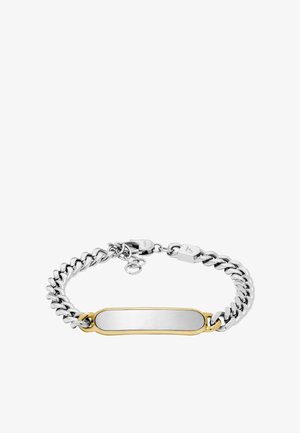 Bracciale in metallo argento e oro con un design a catena spessa e una piastra centrale rettangolare liscia per incisione.