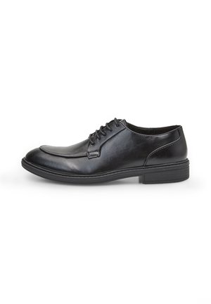 Chaussure en cuir noir à lacets avec un bout rond, texture lisse, détails de couture subtils et un petit talon carré.