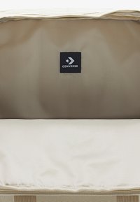 Converse SQUARE BACKPACK UNISEX - Mugursoma - nutty granola