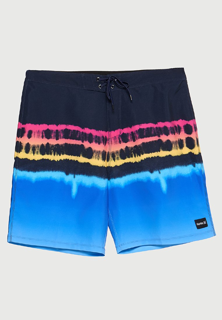 Shorts de bain navy ornés d'un motif tie-dye avec un dégradé de rose, jaune et bleu ; fabriqués dans un matériau léger avec une taille élastique.