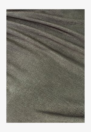 Olivengrøn, tekstureret stof med fine riller og blød overflade, der viser bløde folder og draperinger for en nuanceret visuel detalje.