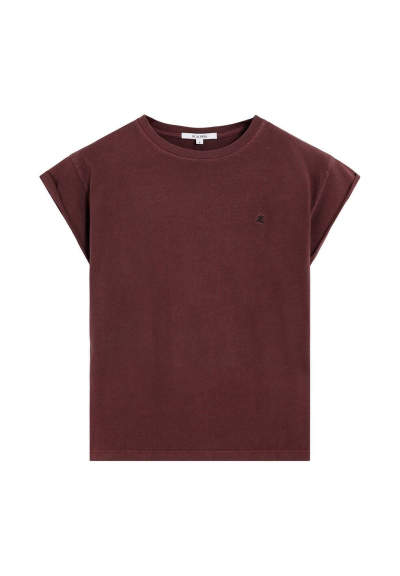 Camiseta de algodón color marrón con mangas cortas enrolladas y cuello redondo. Presenta un pequeño logo en el pecho. Textura suave, ajuste relajado.