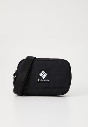 Borsa a spalla in tessuto nero con forma rettangolare, tracolla regolabile e una toppa frontale con il logo Columbia.