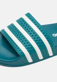 adidas Originals ADILETTE UNISEX - Bazénové šmýkačky - legacy teal/off-white/legacy teal